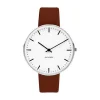 Arne Jacobsen - Rathausuhr - Ø40 - Weißes Zifferblatt, braunes Armband