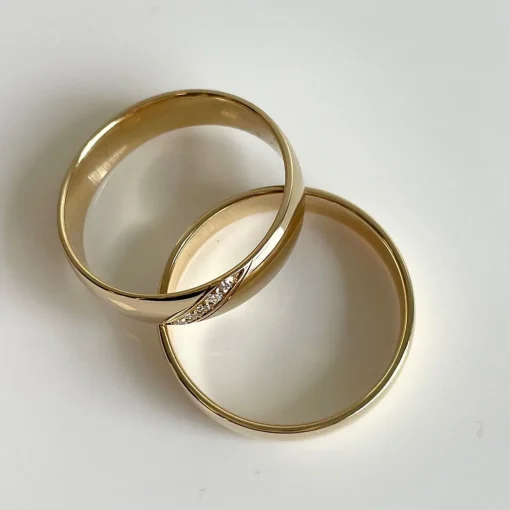 Eheringe aus 14 Karat Gold Ringe mit 5 Brillanten in Bändern