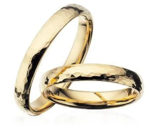 Goldringe aus 8-14 Karat, 3,5 mm, leicht oval, gehämmert. Mit oder ohne Brillant