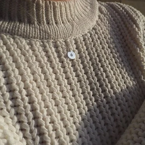 Jane Kønig - Lovetag Anhänger aus Silber - Medium