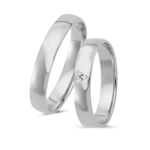 Ringe aus 14 Karat Weißgold - 3 Diamanten in einem Herz auf dem Dammring gefasst. Kampagne "Süße Liebe